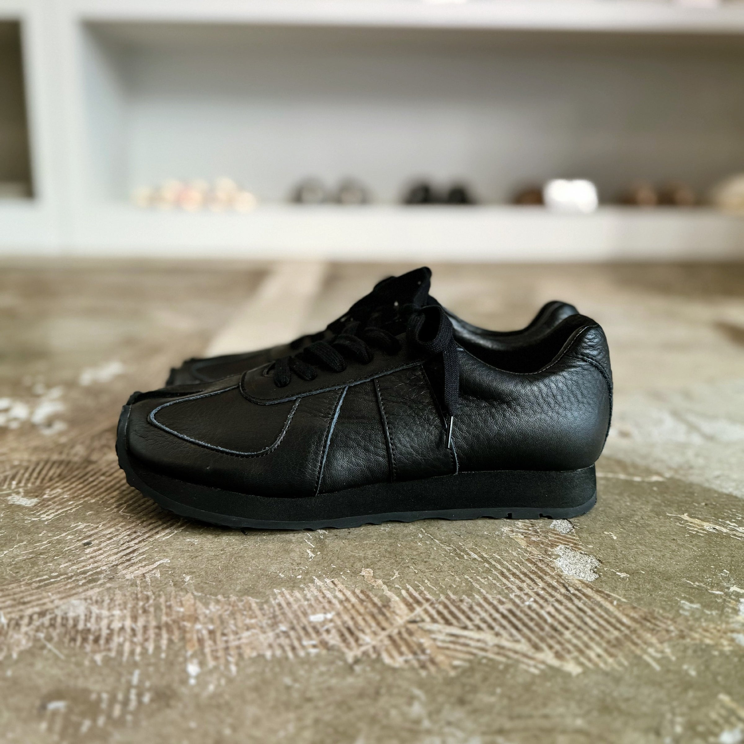 Tabi Trainer Leather - All Black タビ トレーナー レザー オール 