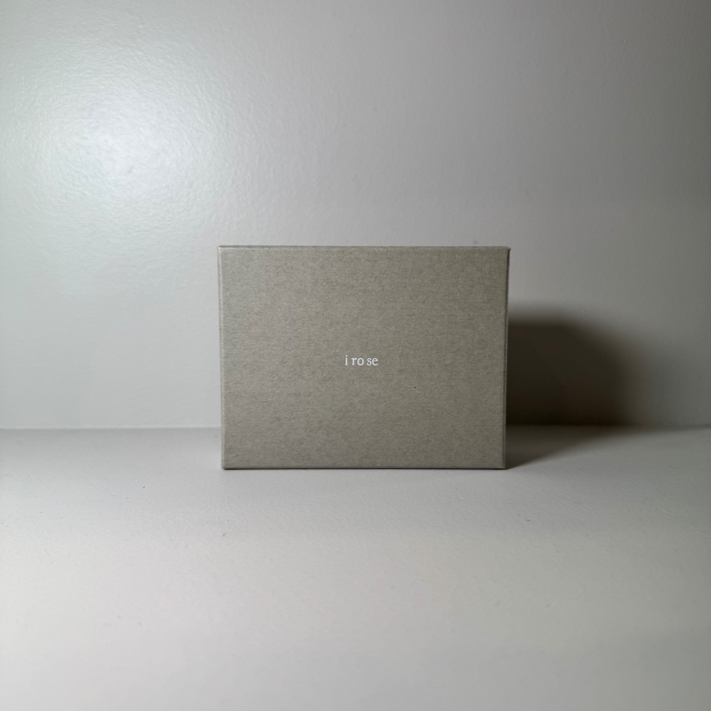セール！SEAMLESS MINI WALLET-2 グレー 二つ折り財布 SEAMLESS MINI WALLET-2 シームレス ミニ ウォレット-2 / irose イロセ