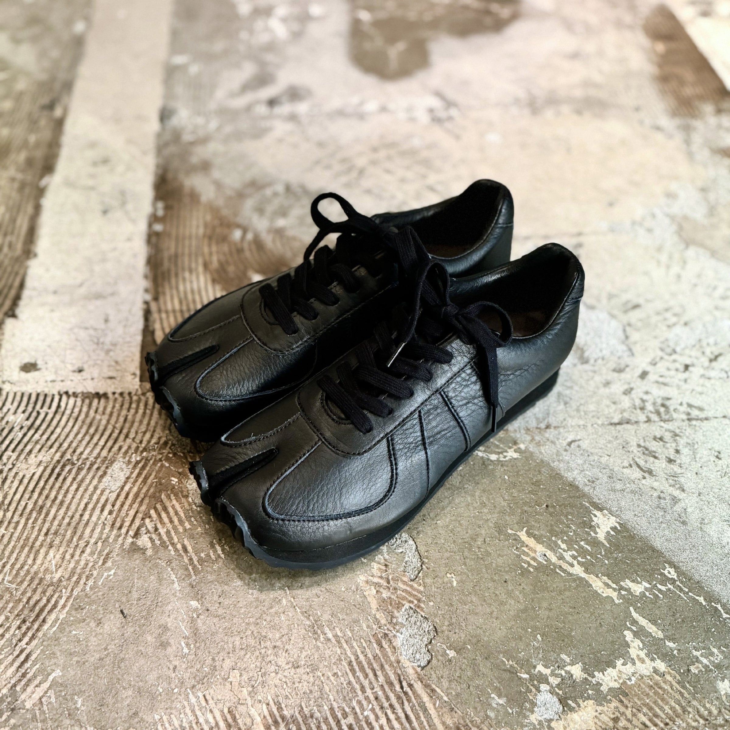 Tabi Trainer Leather - All Black タビ トレーナー レザー オール 