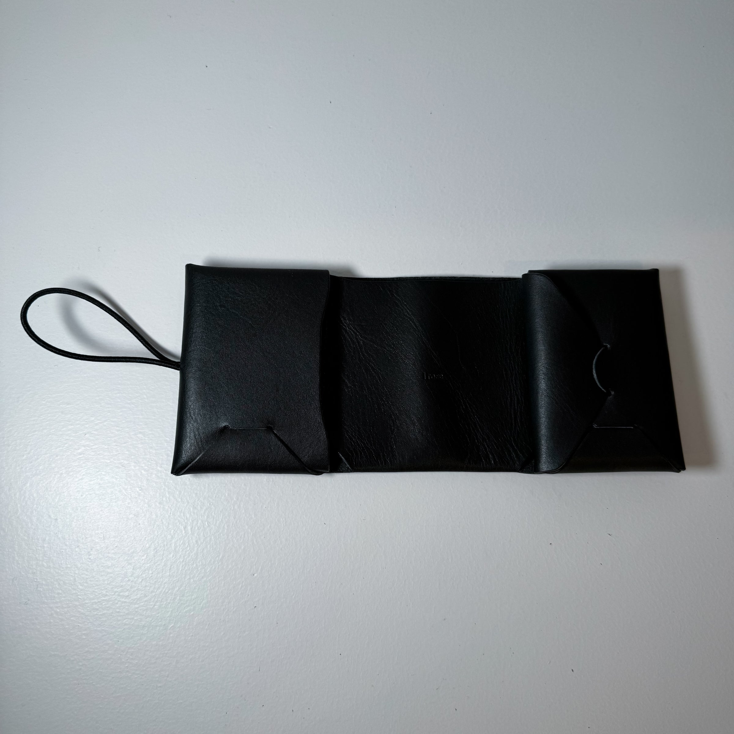 イロセ　 コンパクト財布 黒 SEAMLESS COMPACT WALLET シームレスコンパクトウォレット